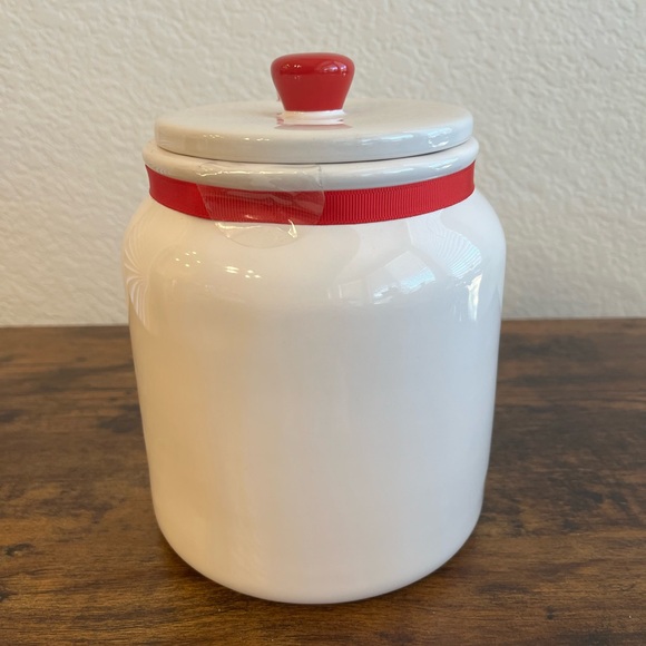 Rae Dunn & Disney Collab Queen of Hearts Cookie Jar NWT - Picture 2 of 4